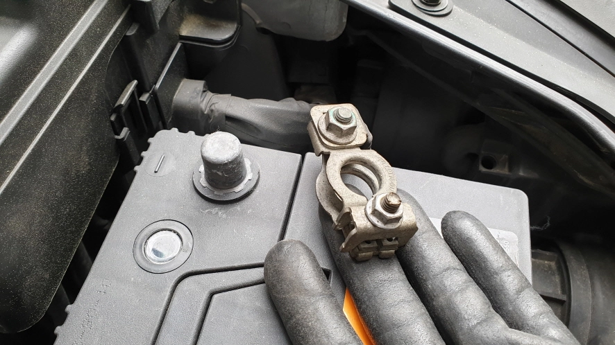 마이너스 단자 터미널 분리 모습