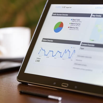 컴퓨터로-통계-분석하는-사진