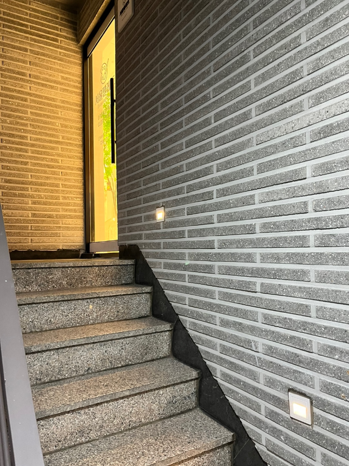 서울팔레트 계단, 이젤