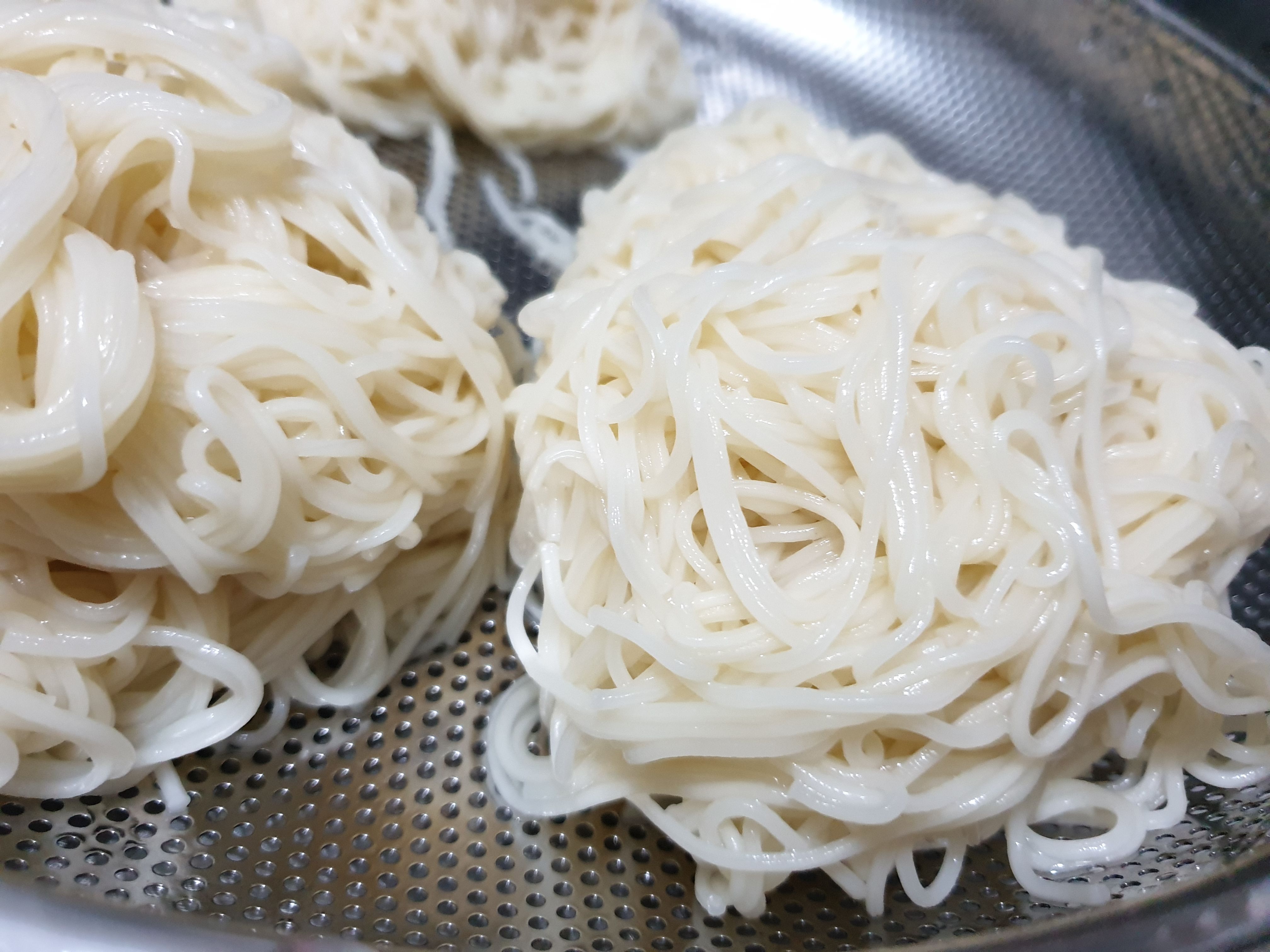 삶아진 소면