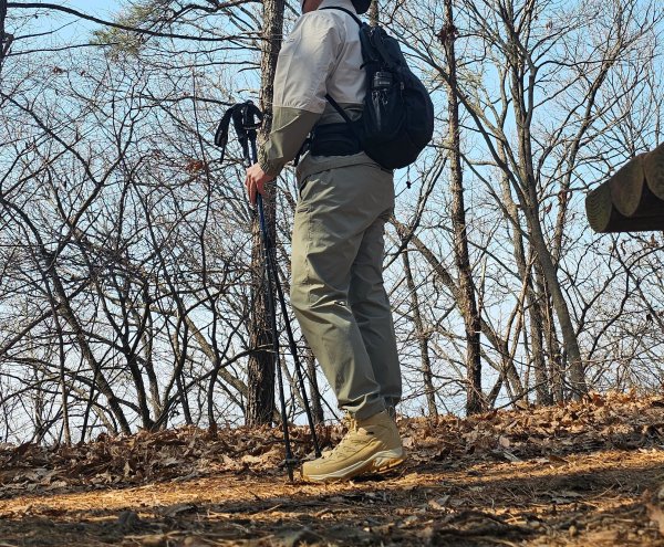 등산을 하고있는 사람