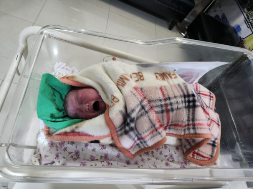 3.68kg딸, 제왕절개출산 신생아