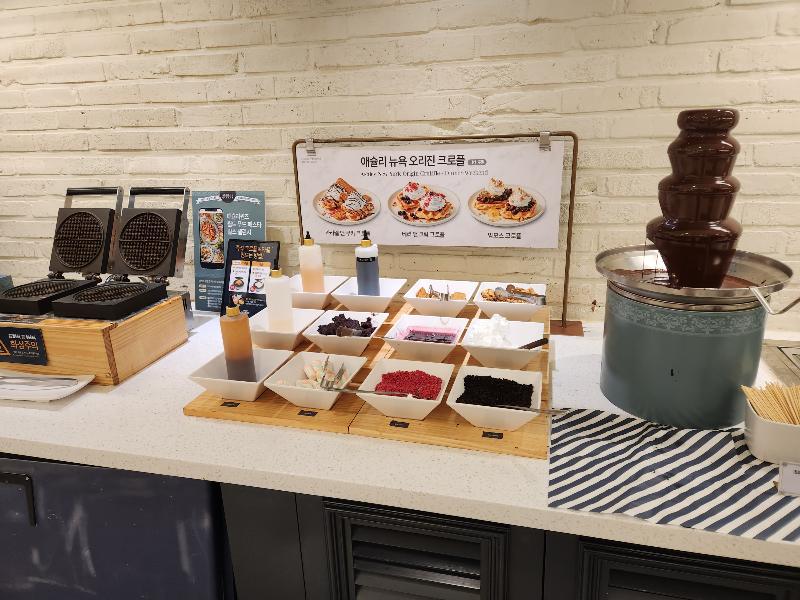 서울대입구 에그옐로우 애슐리퀸즈