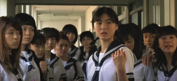 스윙걸즈 줄거리 결말 후기 리뷰(호평과 혹평) - 일본 하이틴 코미디 영화보러가기추천