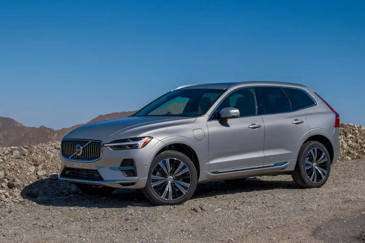 볼보 신형 XC60 리차지 PHEV 가격 실구매가 모의견적 제원 옵션 카탈로그 외관 디자인 내부 색상 디자인 인테리어 편의사양 안전사양 총정리