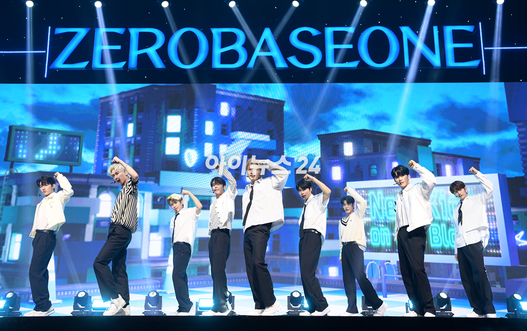 그룹 제로베이스원이 10일 오후 서울 광진구 광장동 예스24라이브홀에서 열린 제로베이스원(ZEROBASEONE) 데뷔 쇼케이스에 참석하고 있다. [사진=정소희 기자]