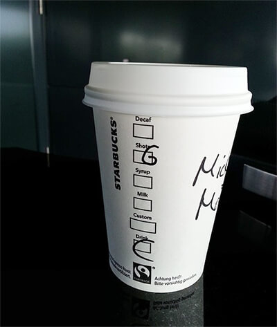 스타벅스 컵에 쓰인 주문