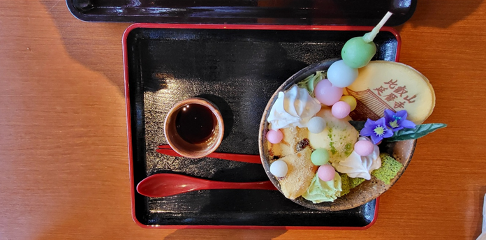 크림치즈와 단팥, 말차와 단팥을 결합한 퓨전 디저트