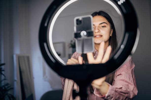 틱톡 스토리텔러 – 짧은 영상 콘텐츠만으로 수익 창출하는 법