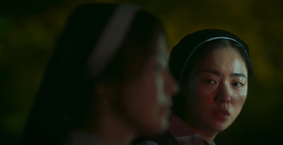 구마의 핵심이 무엇인지 물어보는 미카엘라 수녀