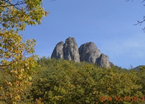 가을 하늘이 보이는 주왕산