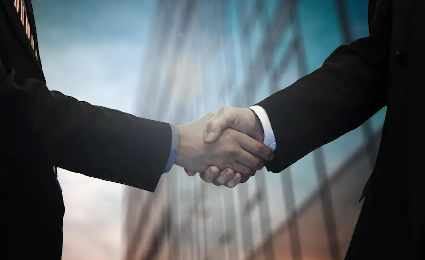 악수하는 두 손