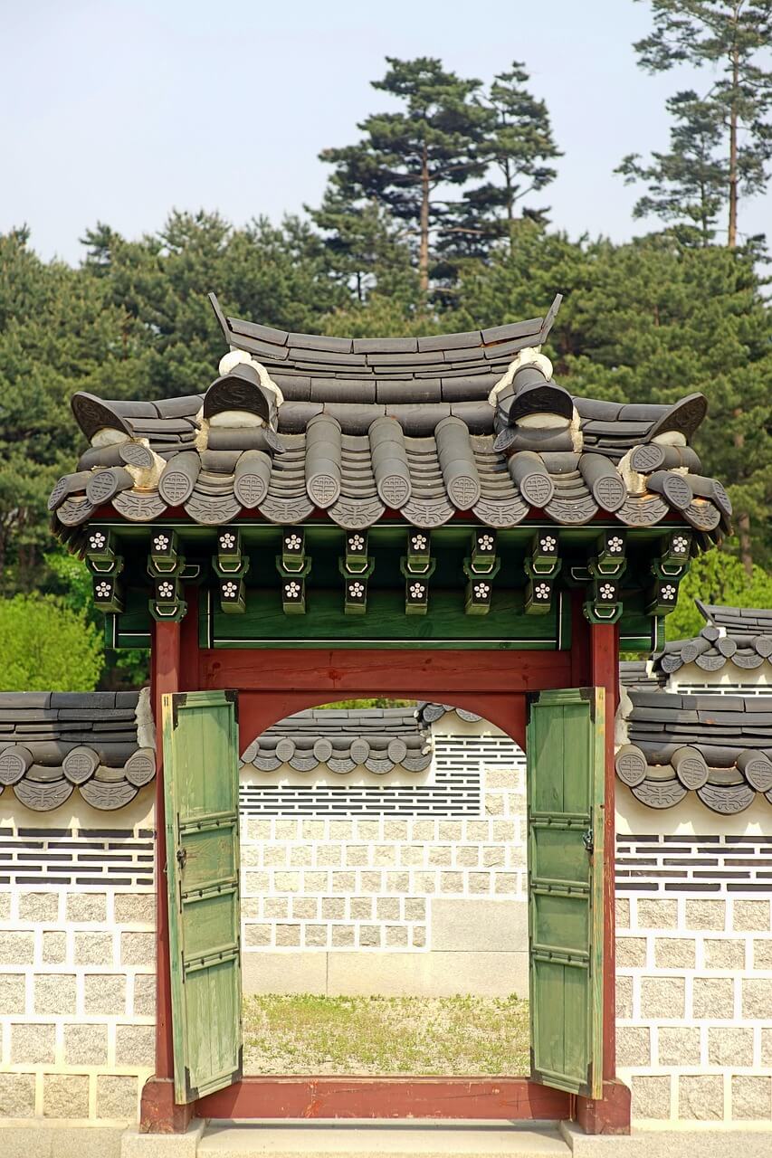 질병과 죽음의 경계를 넘나들던 도성의 출입구의 모습