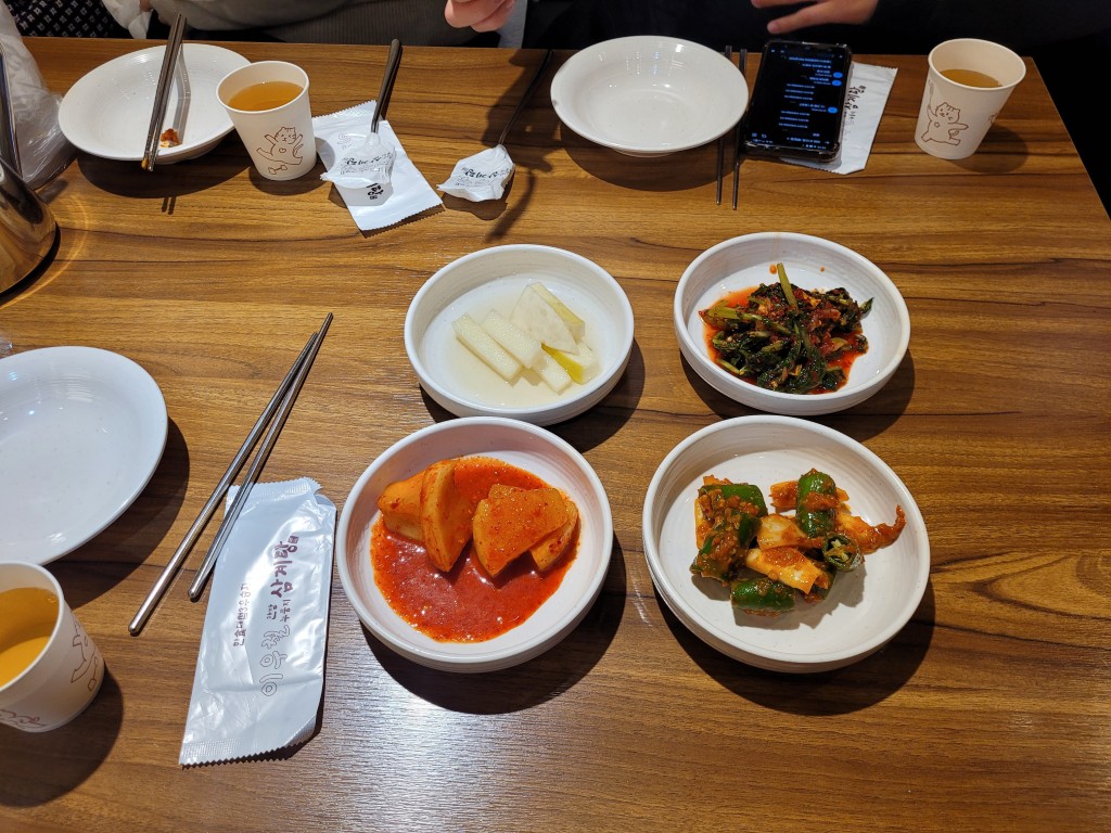 기본 반찬 구성 전체 모습