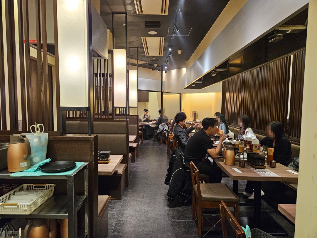 우메다역 모토무라 내부