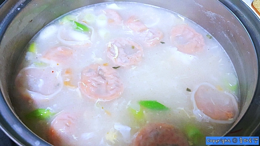 떡만둣국