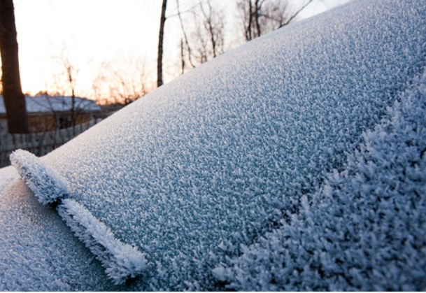 자동차 차유리 성에 제거