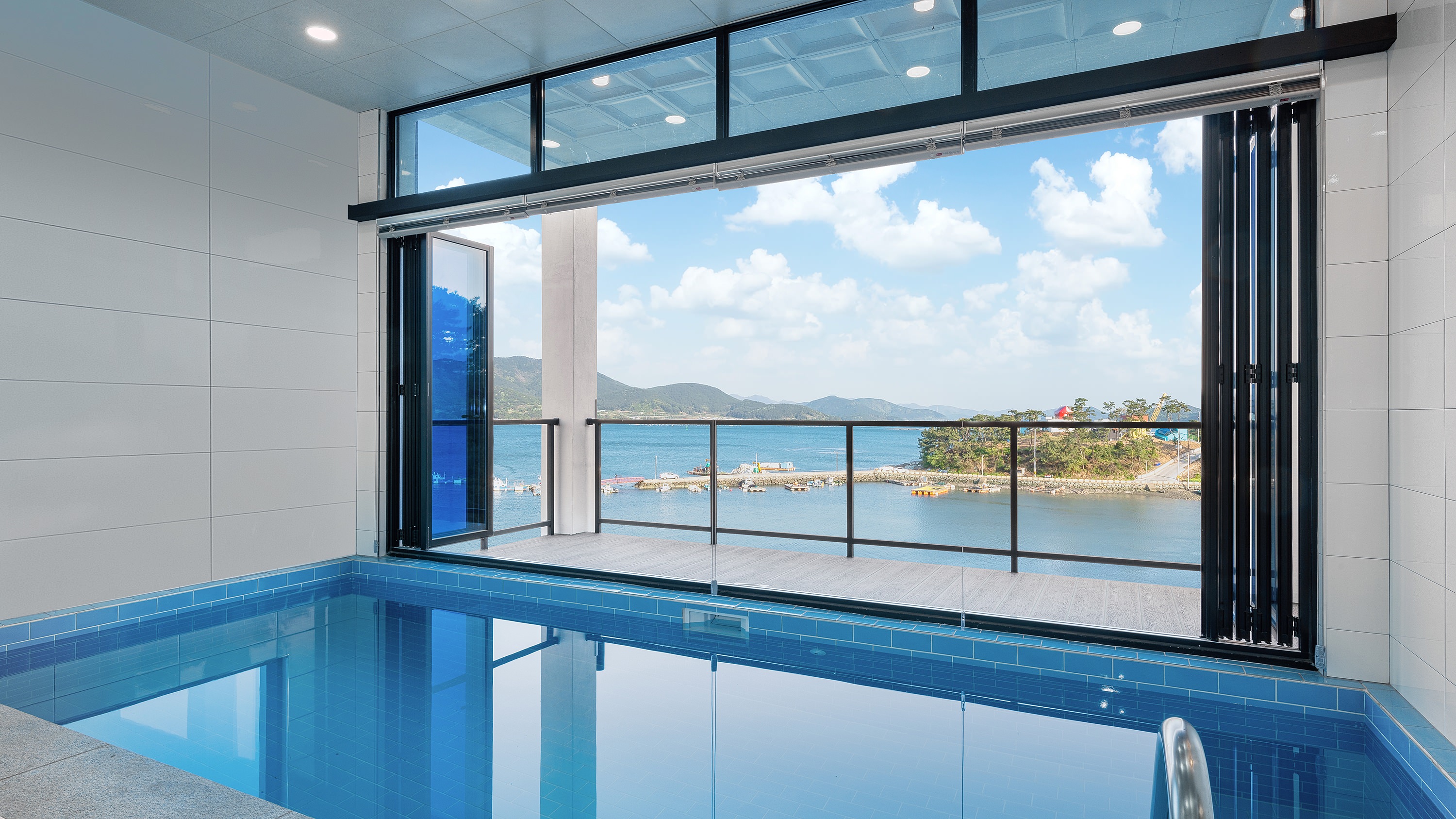 풀빌라이유 Family in 2U 2 수영장