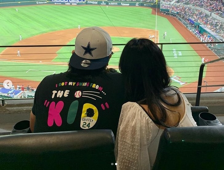 야구선수 추신수와 와이프 경기장모습