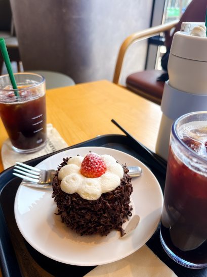광교 카페거리에서 분위기 때문에 오래 앉아 있게 된 카페, YMMD