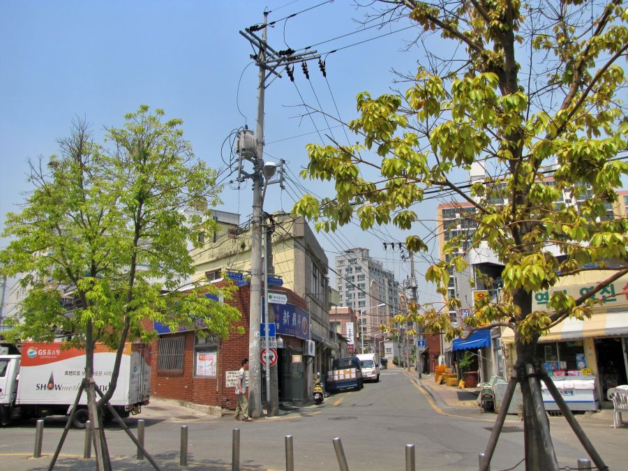 동해선 동래역 옛역사 앞 도로