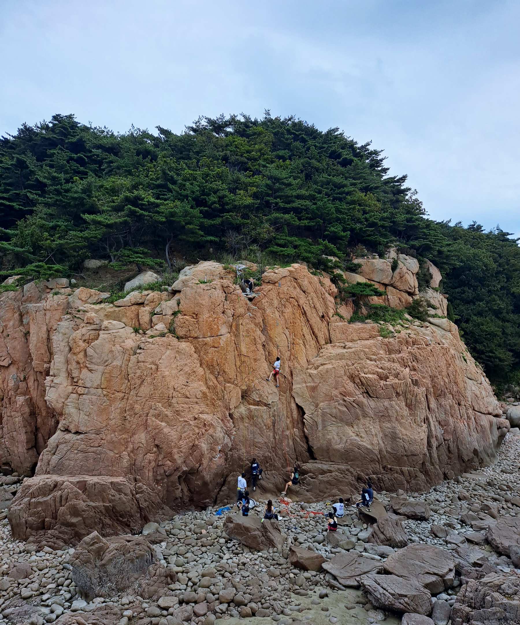 탐방로 암벽등반중