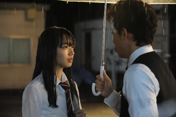 점장에게 고백하는 아키라(고마츠 나나)