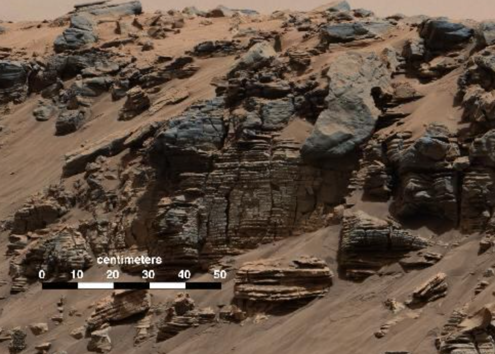 화성 탐사로봇 큐리오시티(Curiosity)가 촬영한 화성 표면의 모습 [출처 : NASA]