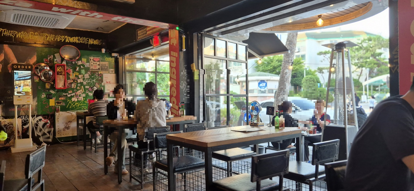 위즈피자샵 내부