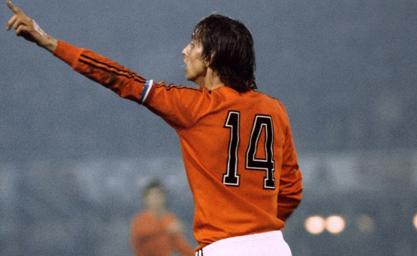 네덜란드 요한 크루이프 역대 축구선수 순위 호날두보다 앞서는 이유 바르셀로나 아약스 전술