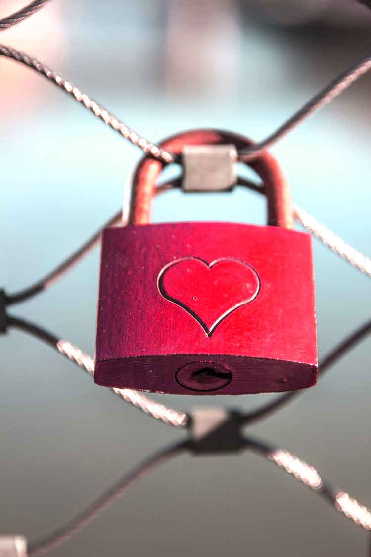 하트그려진-빨간-자물쇠
