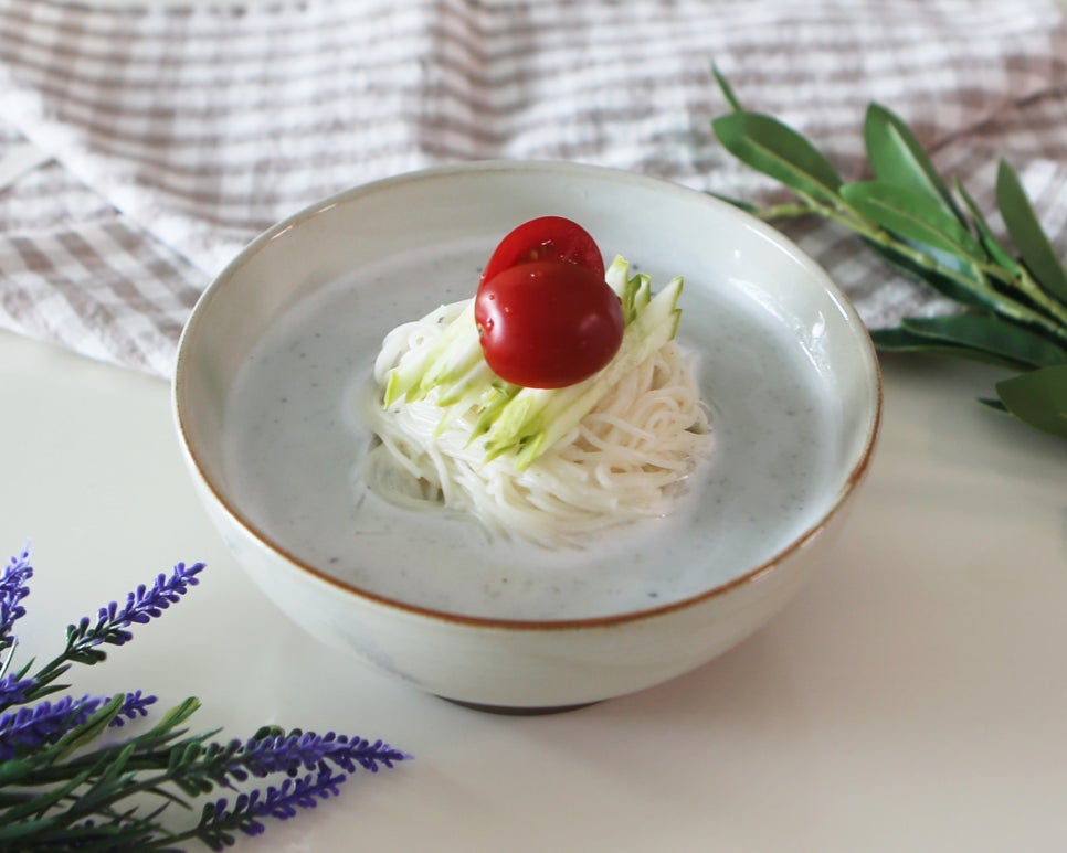 서리태 콩국수