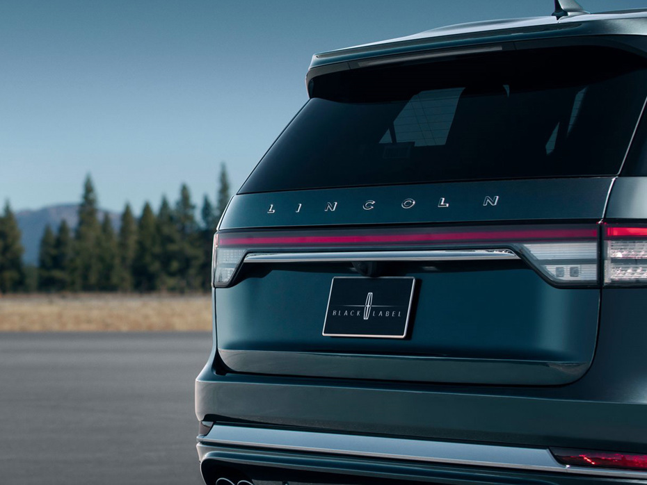 2023년형 링컨 에비에이터 후면 브레이크등 사진