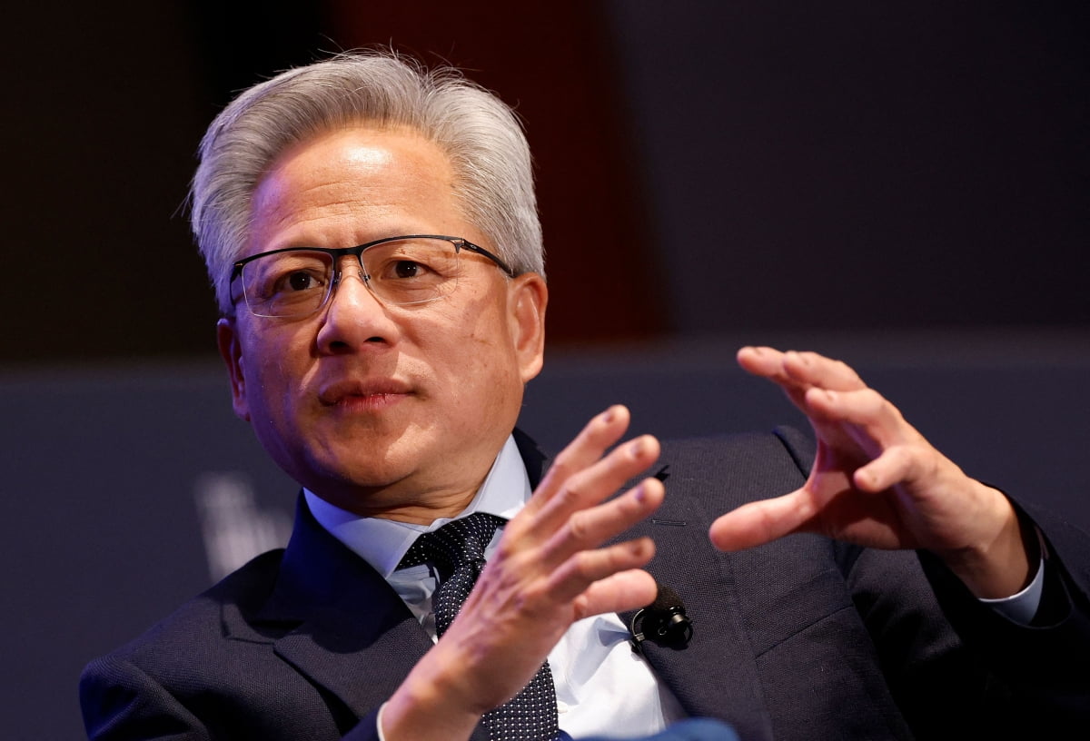 엔비디아 창업주 젠슨 황 최고경영자(CEO)가 미국 워싱턴DC에서 열린 포럼에서 발언하고 있다.
