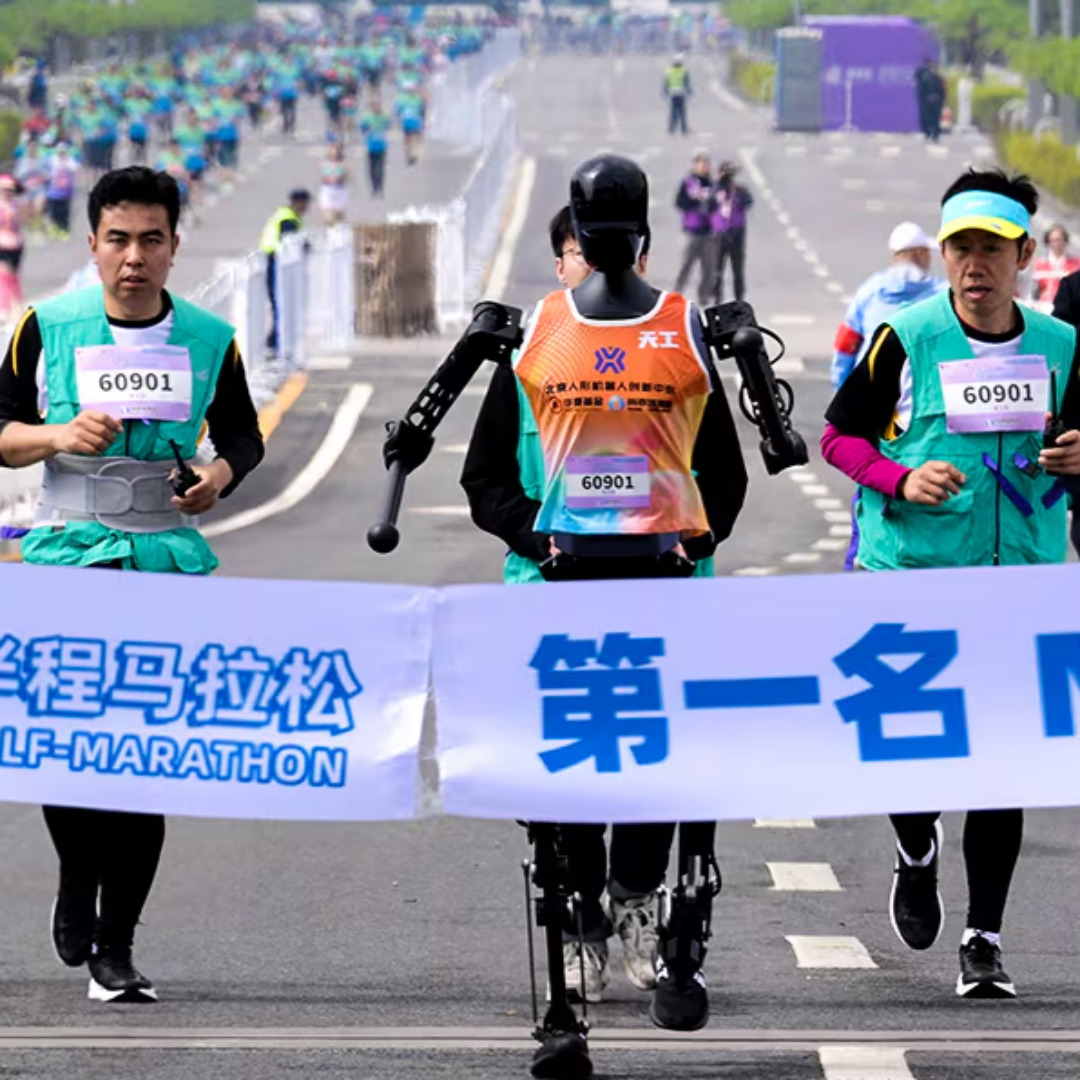 휴머노이드 로봇 마라톤 레이스 사진