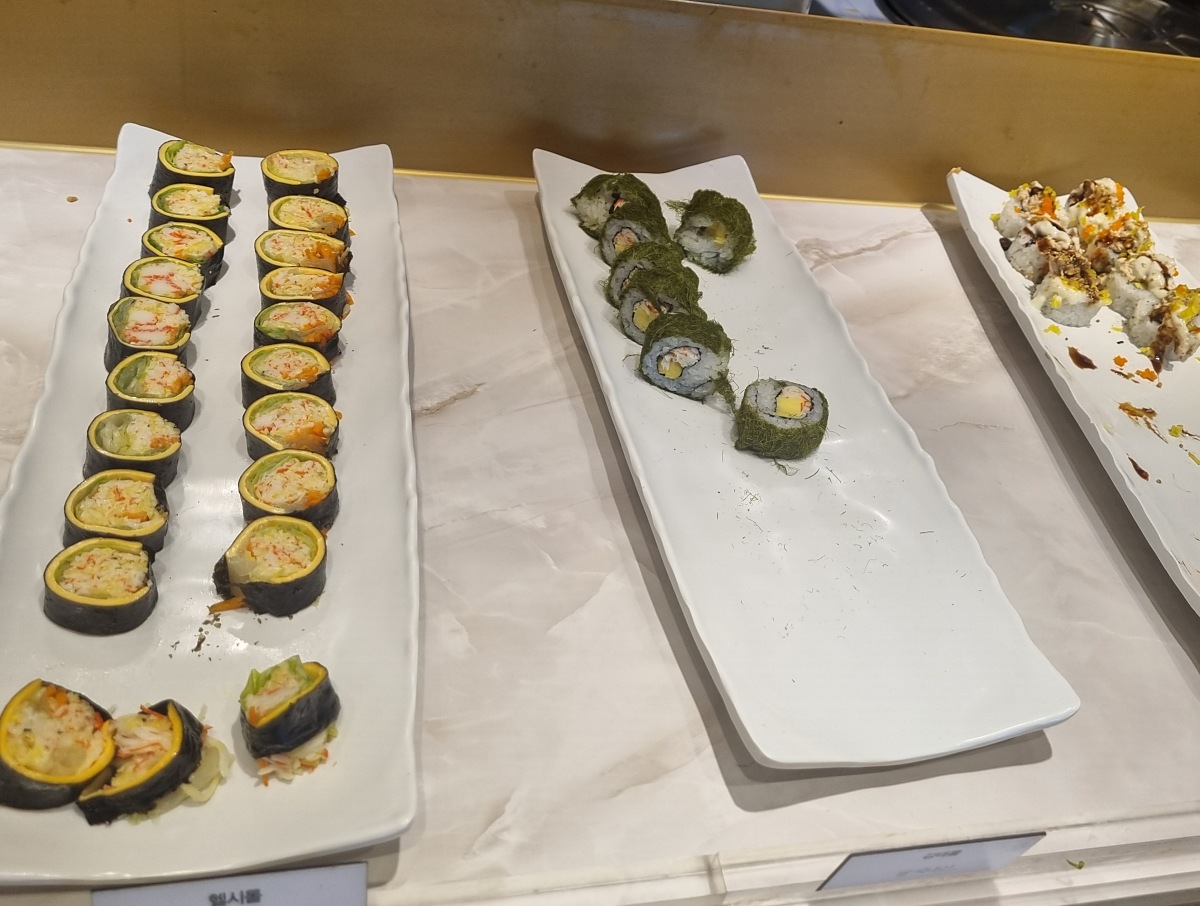 서울 롯데몰&amp;#44; 롯데백화점 김포공항점: 2024 크리스마스 대형 트리&amp;#44; 애슐리퀸즈 예약&amp;#44; 무료 주차 방법