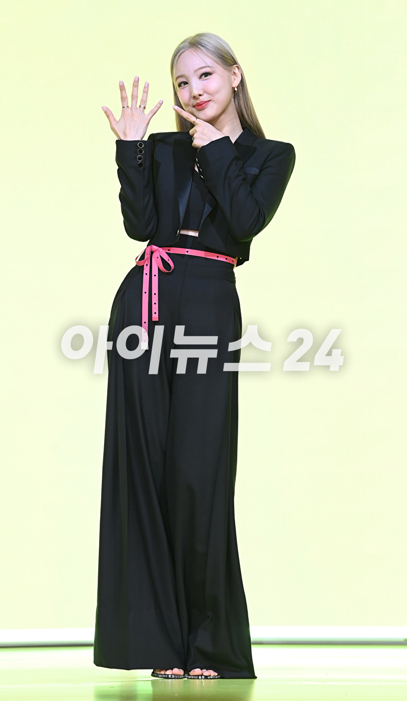 트와이스 나연이 24일 오전 서울 여의도 페어몬트호텔에서 진행된 첫 솔로 앨범 '아이엠 나연(IM NAYEON)' 쇼케이스에 참석하고 있다. [사진=정소희 기자]