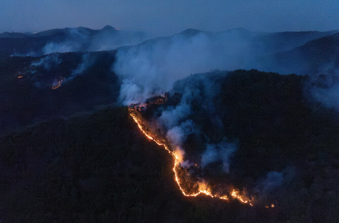 경남 하동 산불 확산, 326명 대피…진화율 87%까지 올라