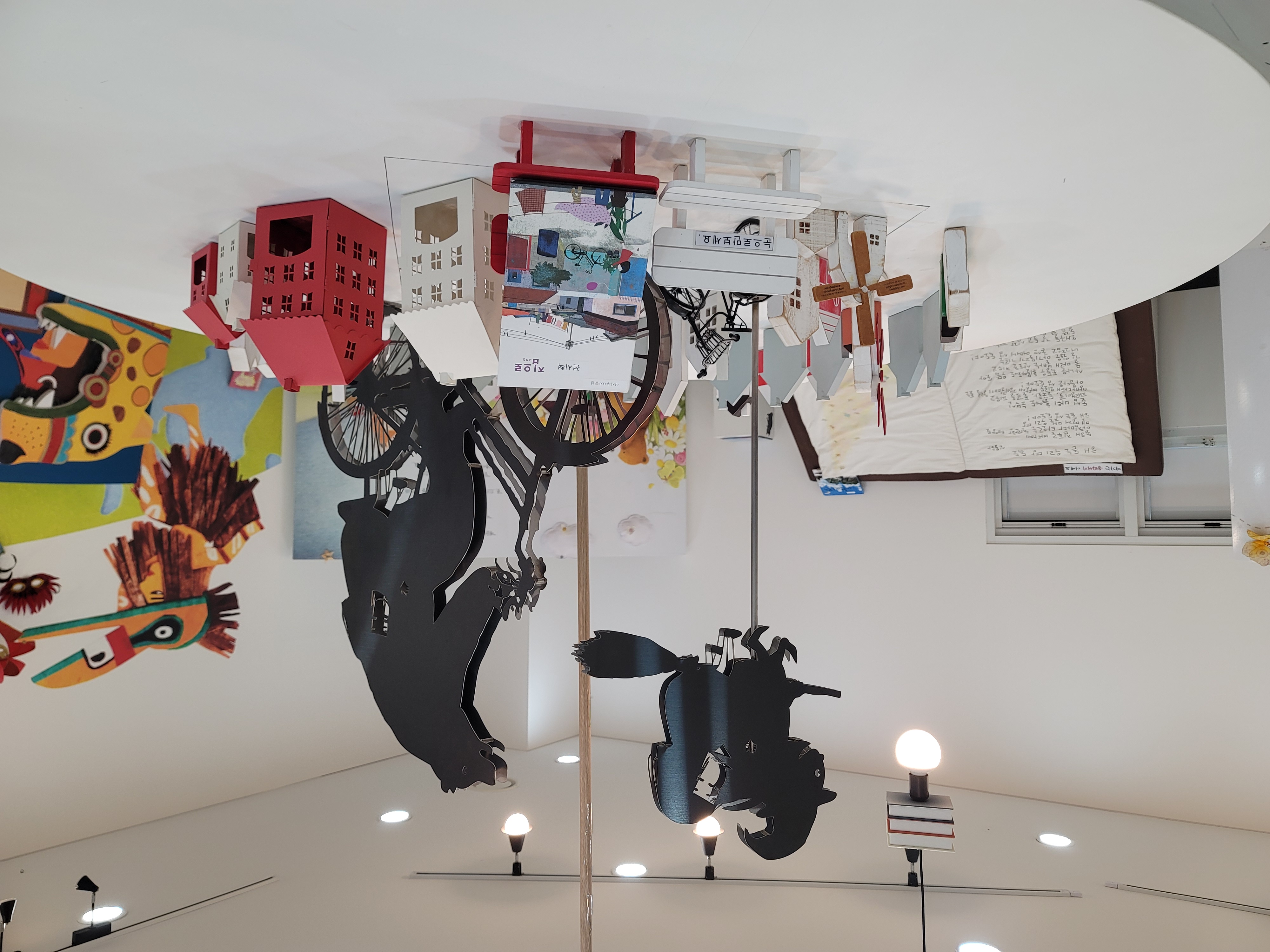 이사부 사자공원 삼척 그림책나라 그림책관 내부