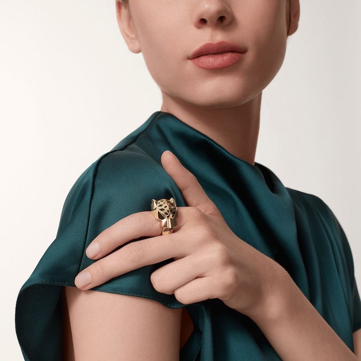 병오년 화기를 다스리는 옐로우 골드 까르띠에 팬더 링 세부 디테일