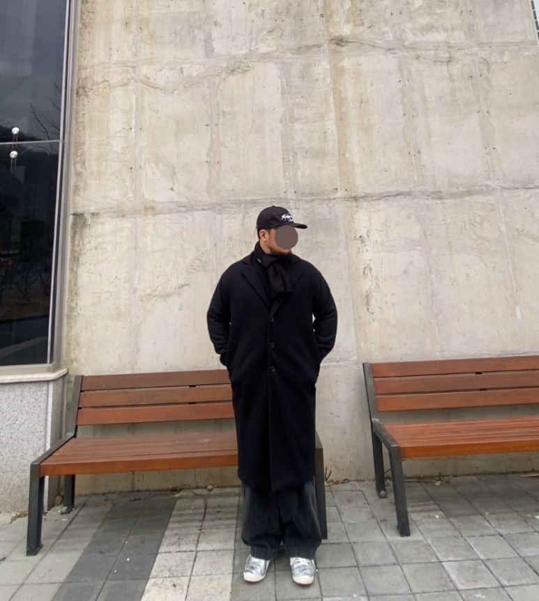 데일리룩('26.1.9.)에페 빈티지 할리우드 스타 볼캡, 아이라이크큐 빈티지 목도리 머플러, 시그니처 울 롱코트, 무신사스탠다드 벌룬 팬츠, 아식스 오니츠카타이거 멕시코66 실버