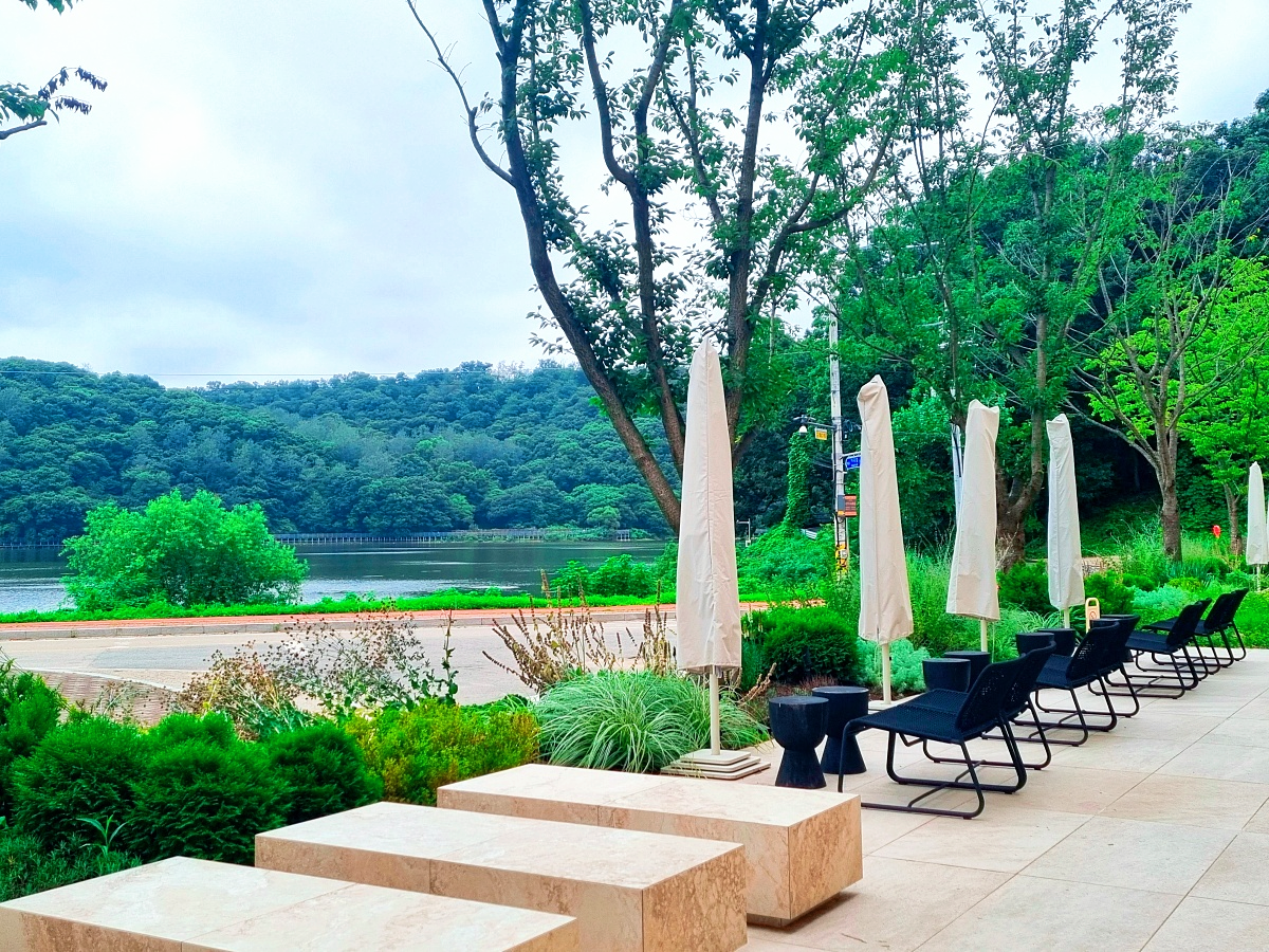 경기도 파주 대형 베이커리 카페, 공릉 저수지 뷰 모쿠슈라 (2호점)