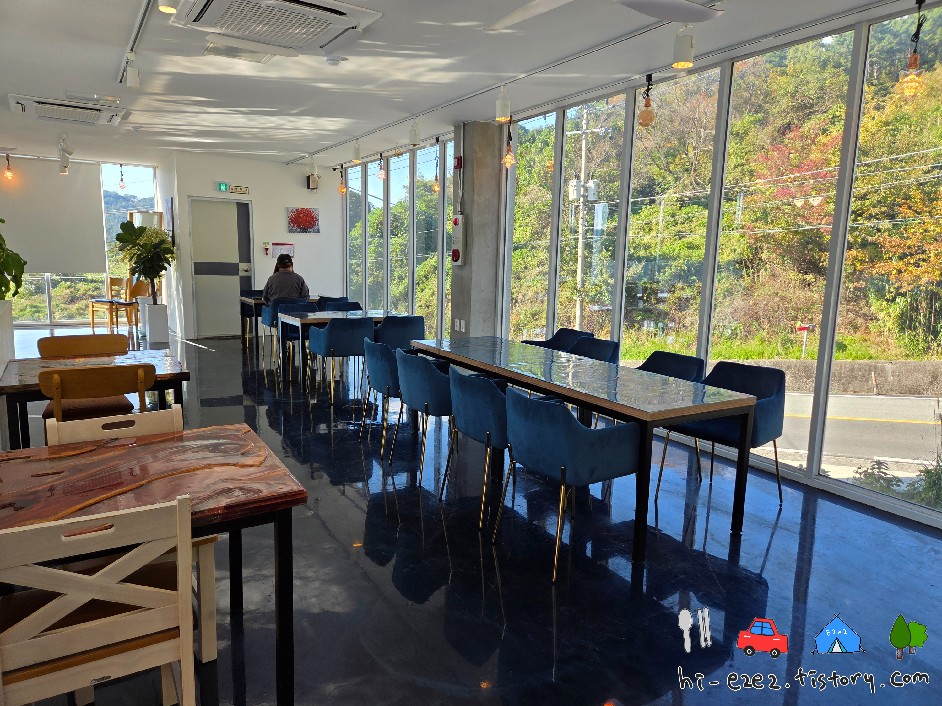 거제 관광객 추천 훈카페 실내 전경