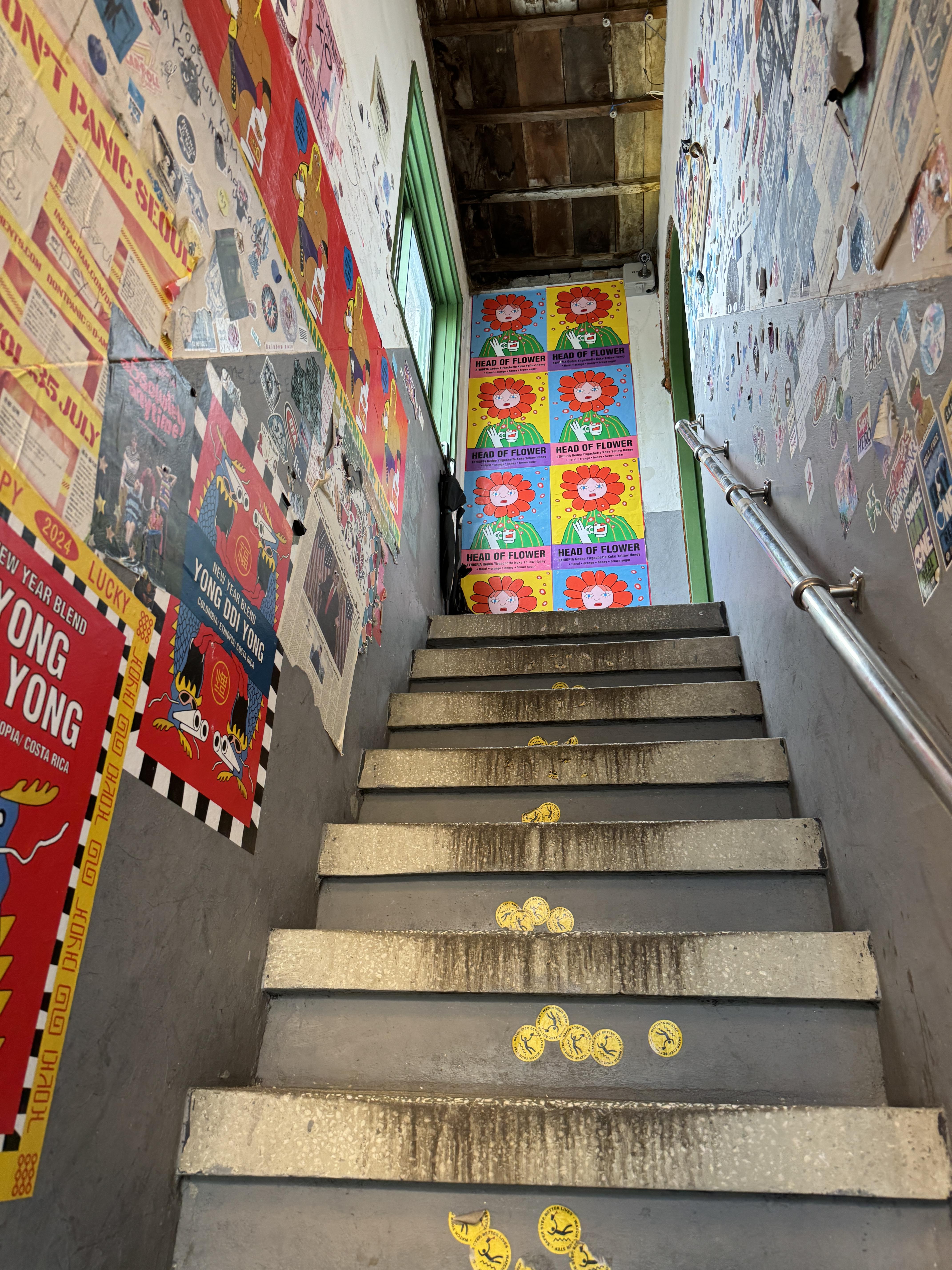 경주-카페-노워즈-NOWORDS-계단