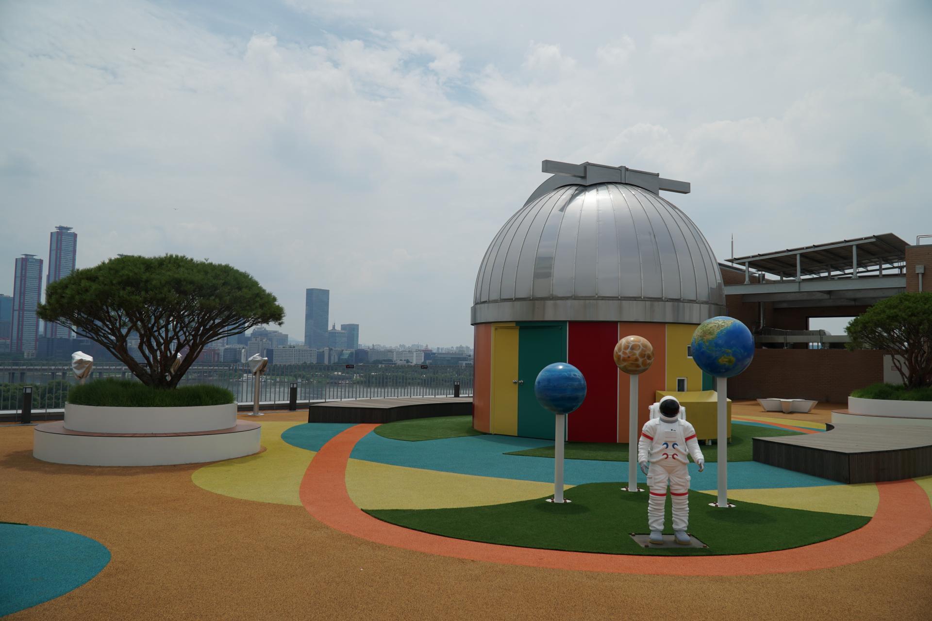 서울 마포구 당인동에 위치한 마포365구민센터 천문대 전경