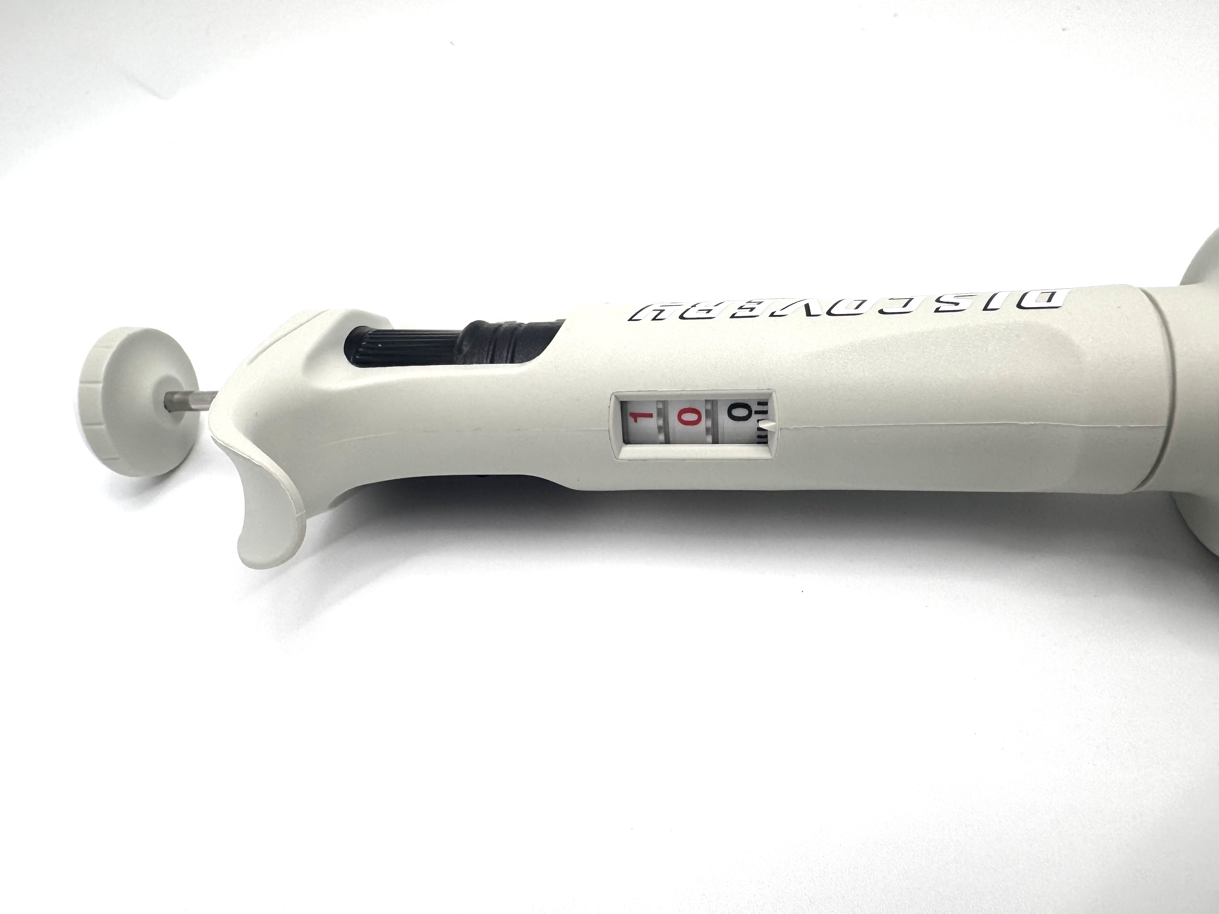 정확한 피펫팅을 위한 올바른 손 위치와 자세