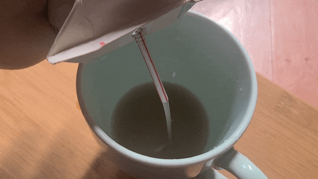 하늘청-유기농-밥-알-없이-맑은-식혜-따르기