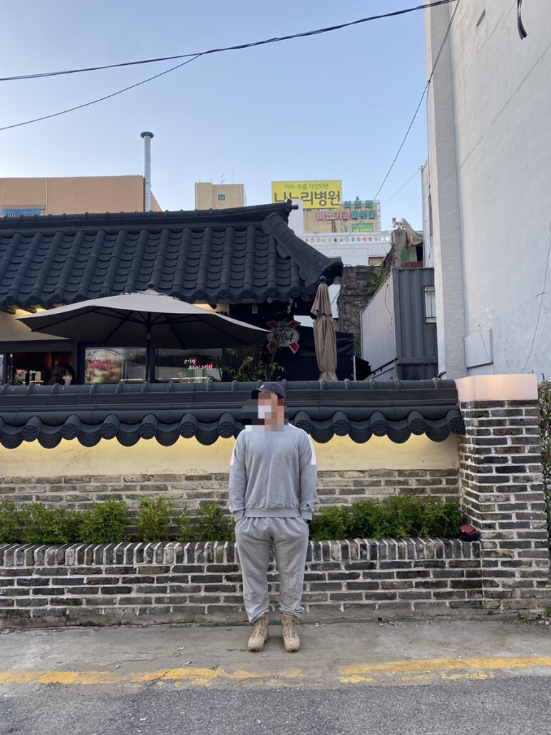 데일리룩(오뭘입)칼하트모자볼캡 블랙, 비스폰지맨투맨 멜란지그레이, 제멋조거팬츠 멜란지그레이, 아디다스 사막화, 남자코디 , 남자데일리룩, 남자데일리코디, ootd