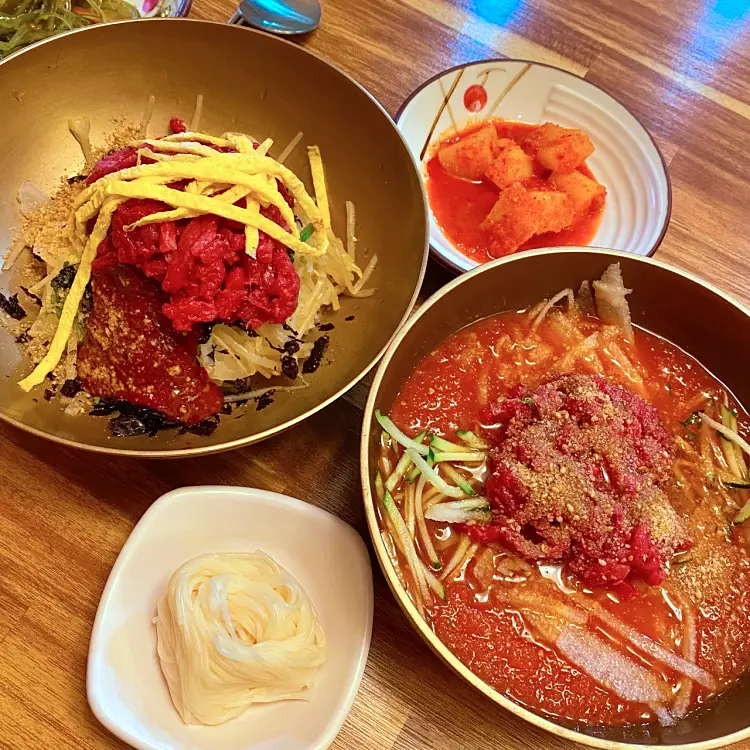 토요일은 밥이좋아 토밥 국내산 4대째 90년 전통 한우 육회 물회, 경주식 한우물회, 비빔밥, 석쇠 불고기 경주 보문단지 동궁원 맛집 추천 토밥즈 방송정보