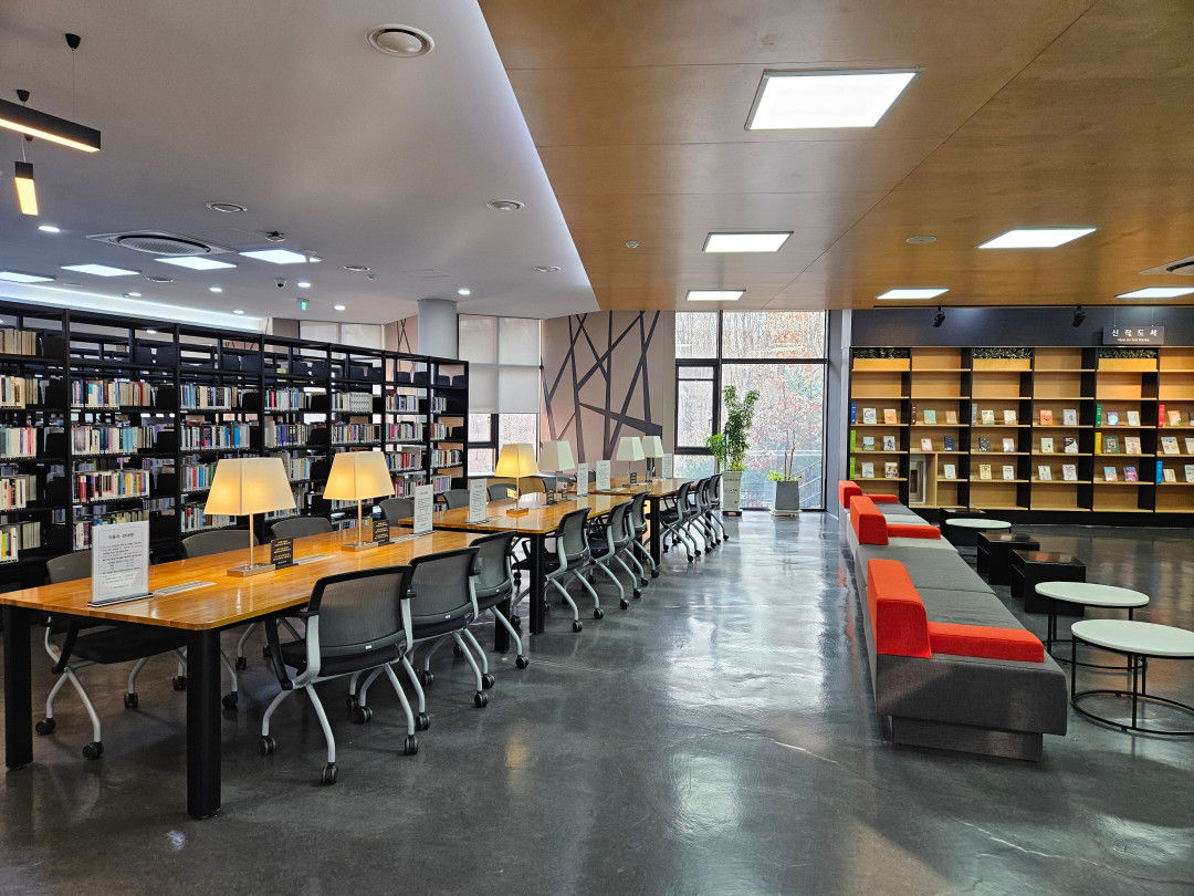 광교 푸른숲 도서관 종합자료실